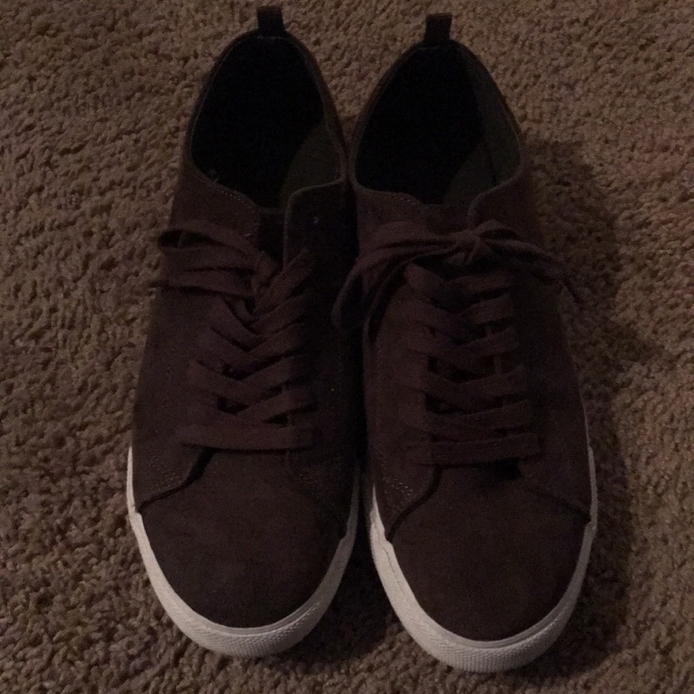 Men’s canvas sneakers